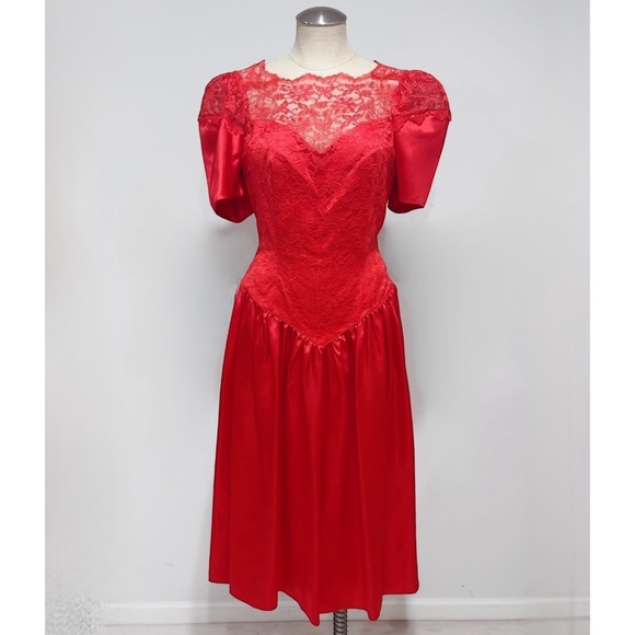 Union Made ILGWU Vintage 1980s Red Lace and Satin Formal Dress Size M/L - Picture 2 of 11